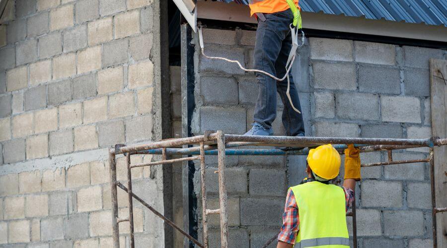 Expert Emergency Roof Repairs services in Wellman, TX